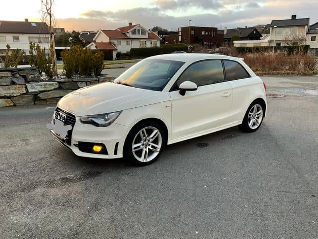 4835064  AUDI A1 5