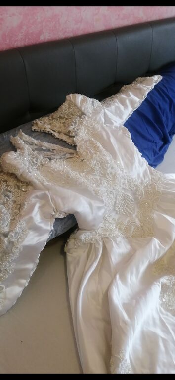 4792351 Vestito da sposa in buone